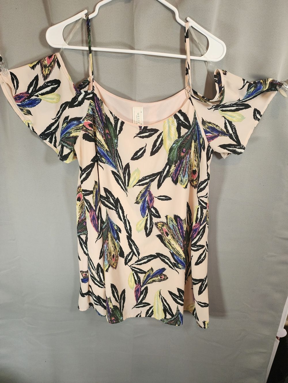 Westmoon Cold-Shoulder Floral Print Camisole in Blush Pink